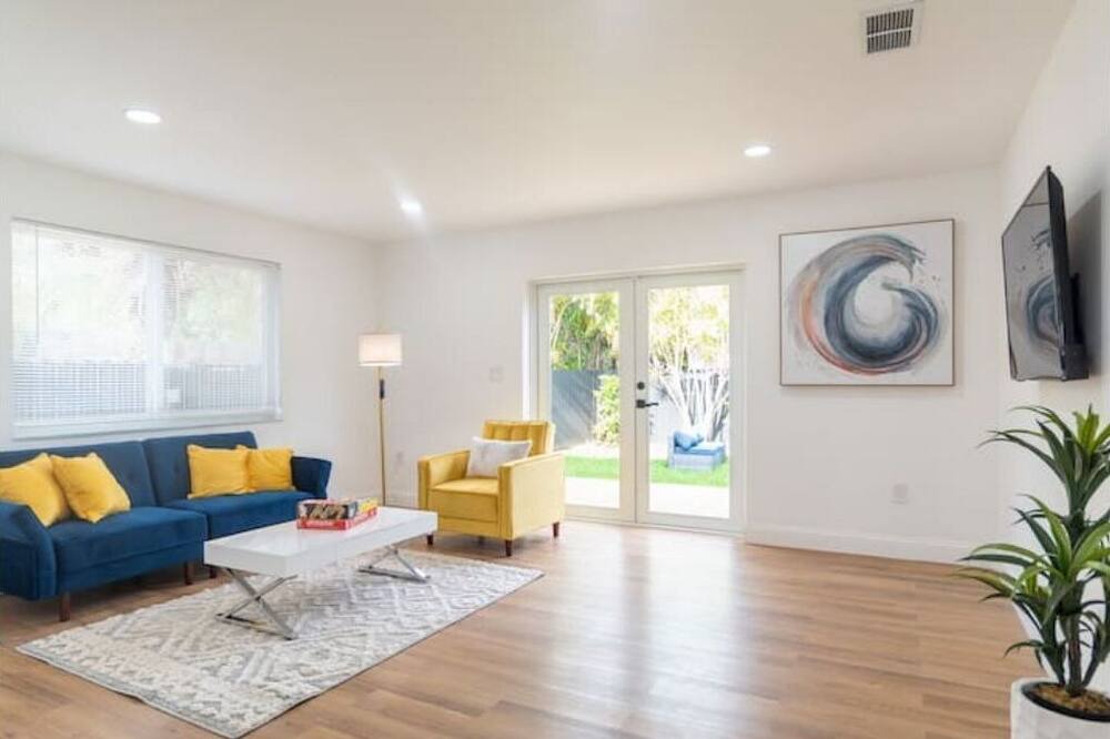 Photo of Livingroom in Coral Terrace
