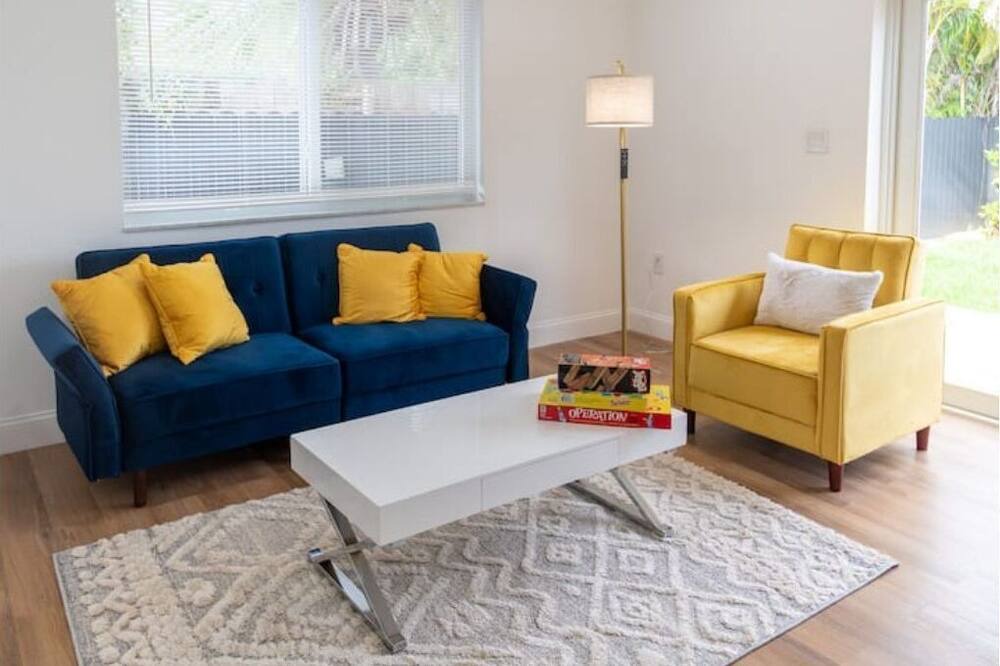 Photo of Livingroom in Coral Terrace
