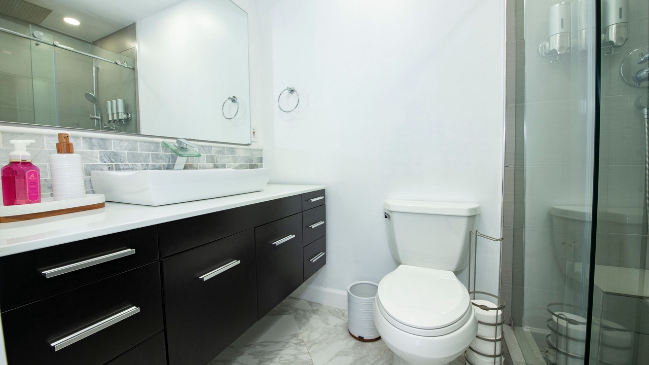 Photo of Bathroom in Kendale Lakes