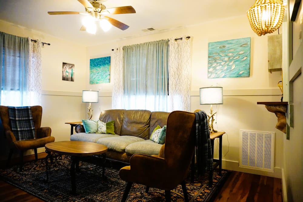 Photo of Livingroom in Yankeetown
