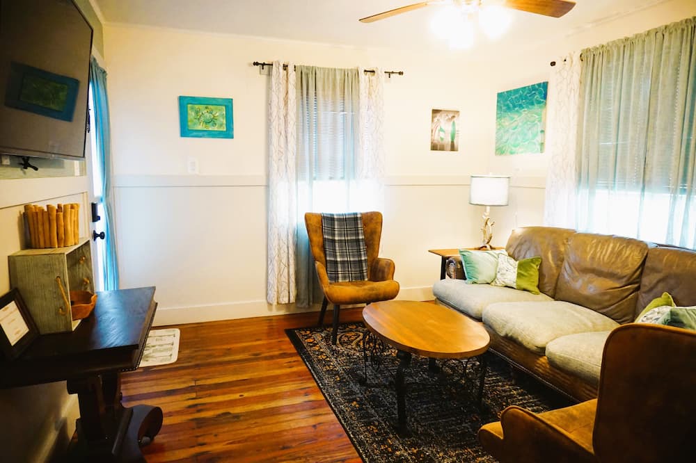 Photo of Livingroom in Yankeetown