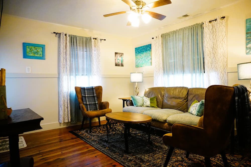 Photo of Livingroom in Yankeetown