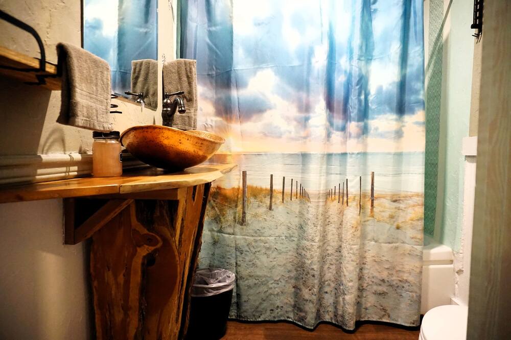 Photo of Bathroom in Yankeetown