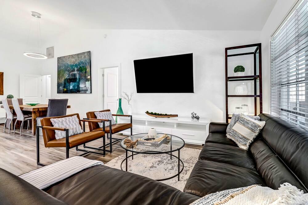 Photo of Livingroom in Willoughby Acres