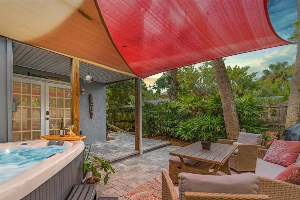 Photo of Patio Balcony in Crescent Beach