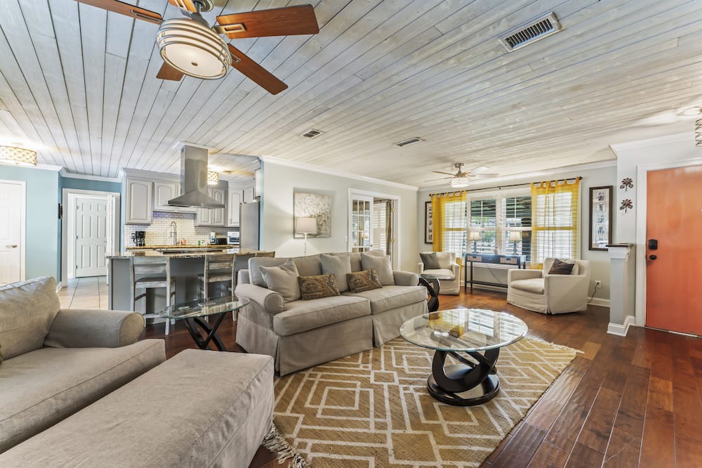 Photo of Livingroom in Fruit Cove
