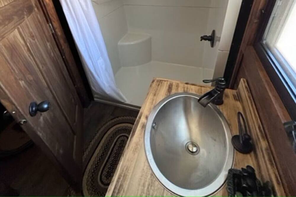 Photo of Bathroom in Putnam Hall