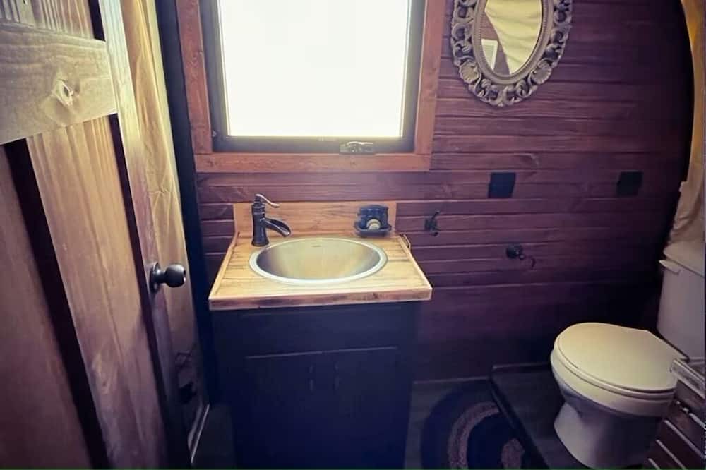 Photo of Bathroom in Putnam Hall