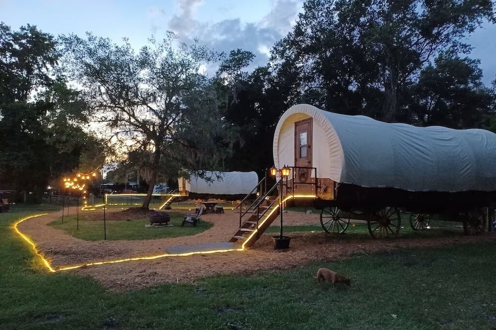 Photo of Outdoor in Putnam Hall