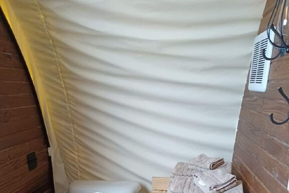 Photo of Bathroom in Putnam Hall