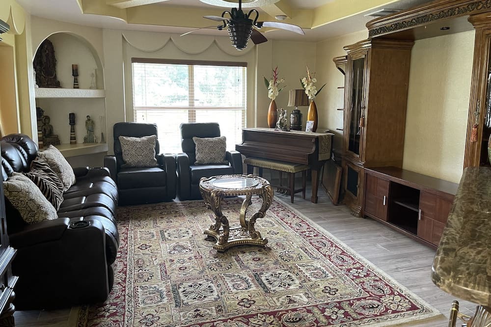 Photo of Livingroom in Eisenhower