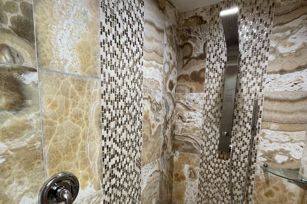 Photo of Bathroom in Eisenhower