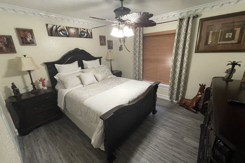 Photo of Bedroom in Eisenhower