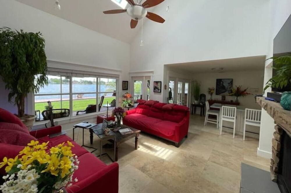 Photo of Livingroom in Golden Gate