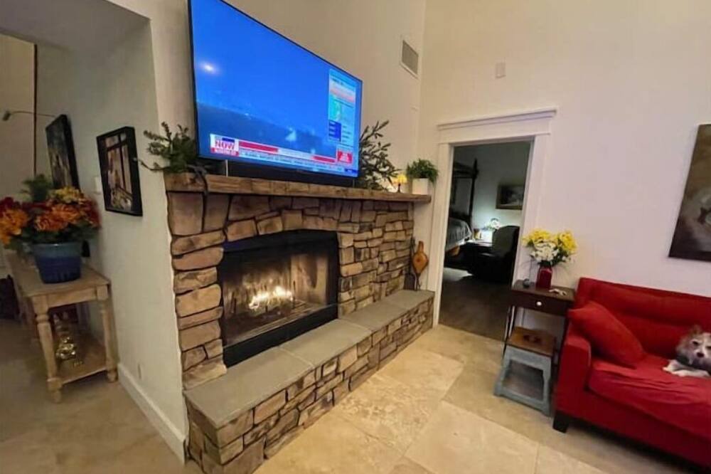 Photo of Livingroom in Golden Gate