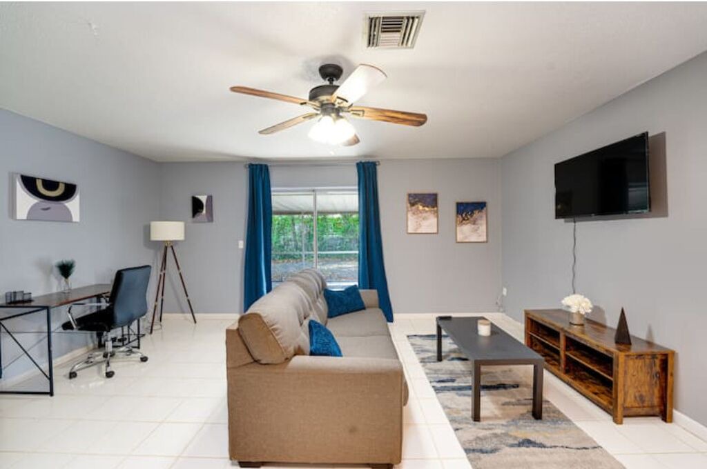Photo of Livingroom in Longwood