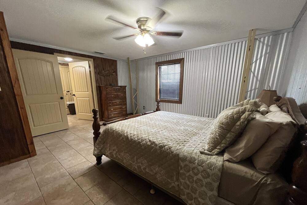Photo of Bedroom in Perry