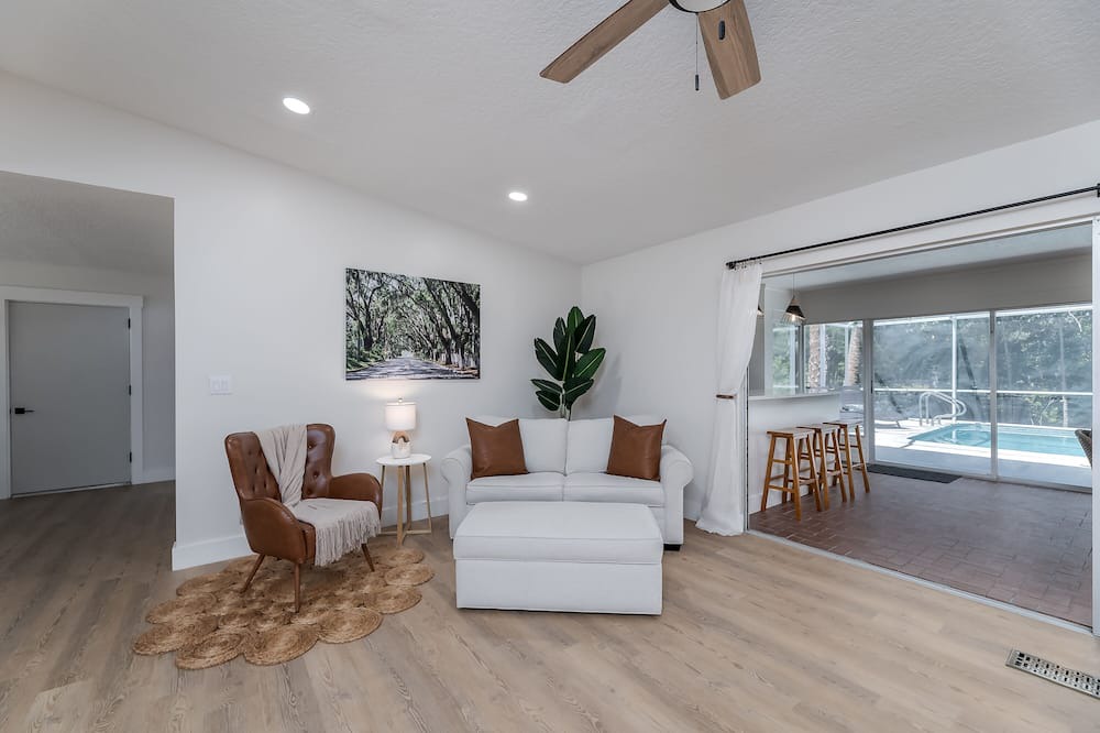 Photo of Livingroom in Fruit Cove