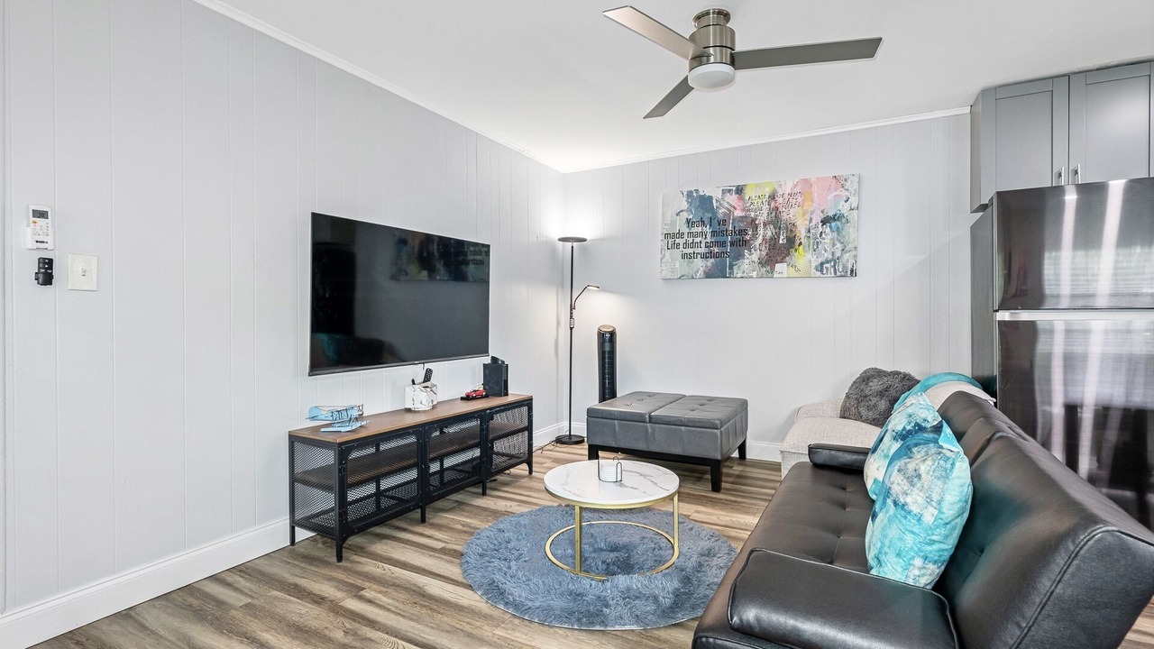 Photo of Livingroom in Oakford Park