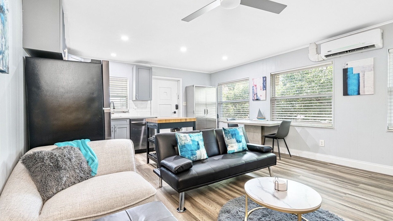 Photo of Livingroom in Oakford Park