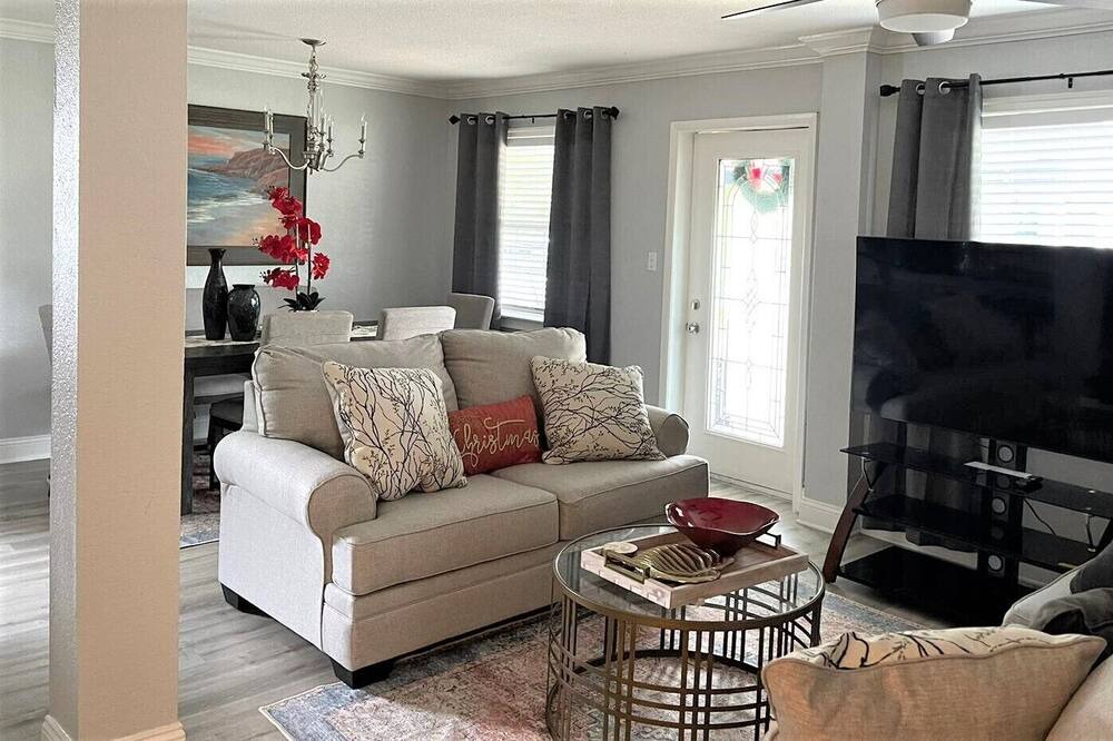 Photo of Livingroom in Carver City - Lincoln Gardens