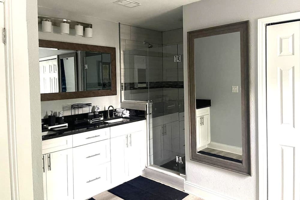 Photo of Kitchen in Carver City - Lincoln Gardens