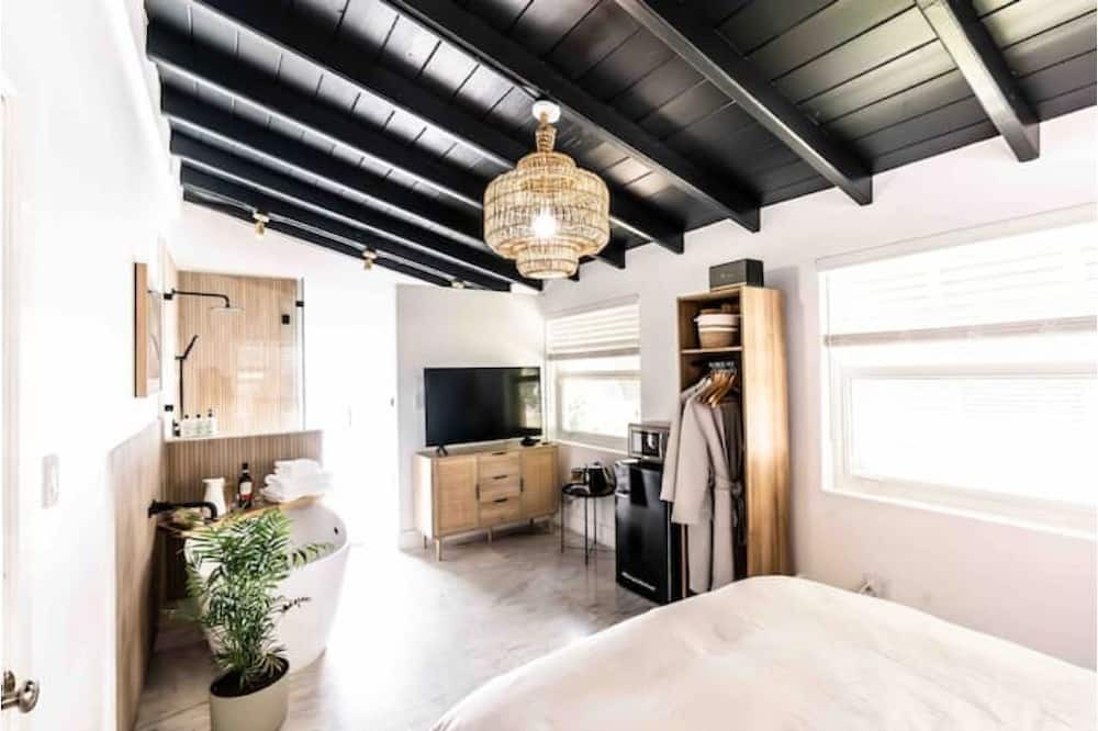 Photo of Bedroom in Biscayne Park