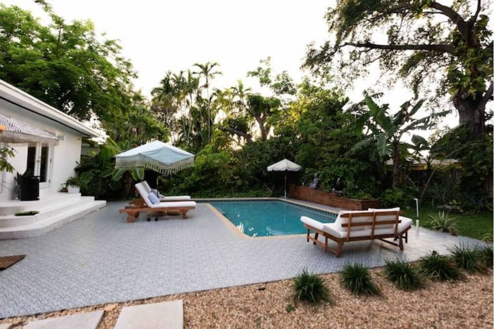 Photo of Outdoor in Biscayne Park