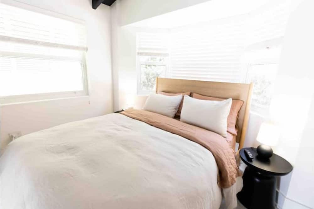 Photo of Bedroom in Biscayne Park