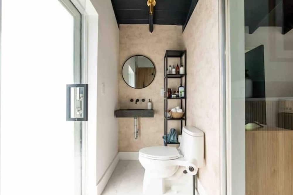 Photo of Bathroom in Biscayne Park