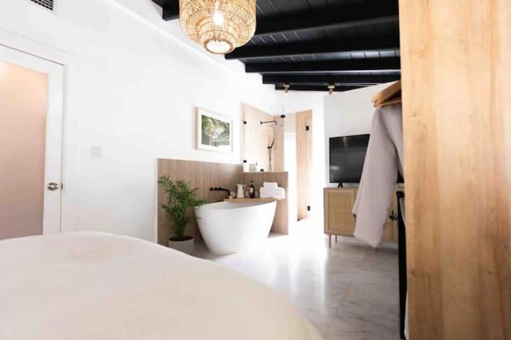 Photo of Bedroom in Biscayne Park