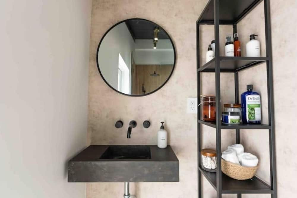 Photo of Bathroom in Biscayne Park