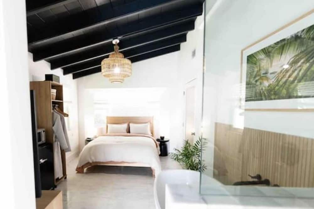 Photo of Bedroom in Biscayne Park