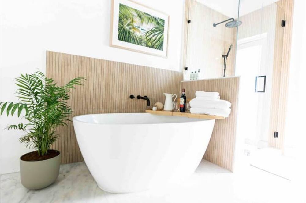 Photo of Bathroom in Biscayne Park
