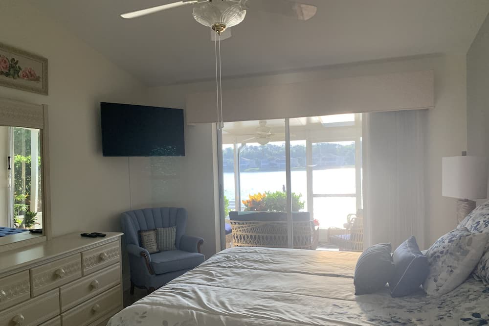 Photo of Bedroom in Crown Pointe