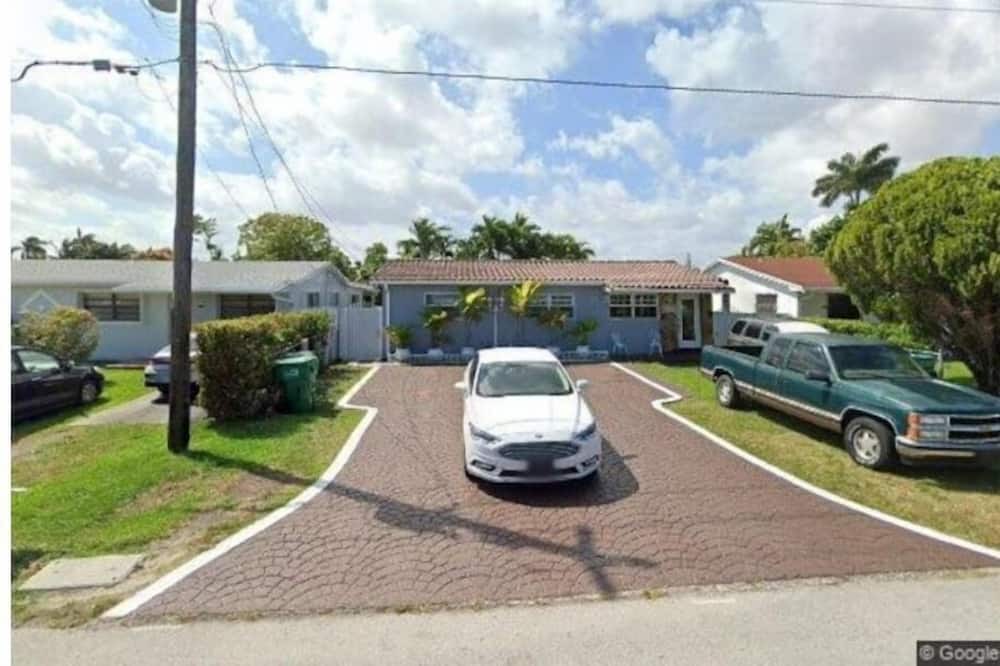 Photo of Outdoor in Tamiami