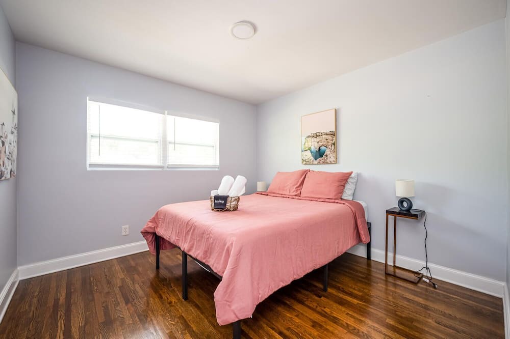 Photo of Bedroom in Candler-McAfee