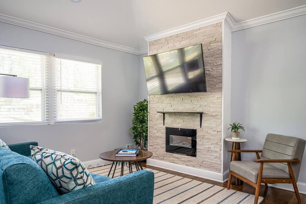 Photo of Livingroom in Candler-McAfee