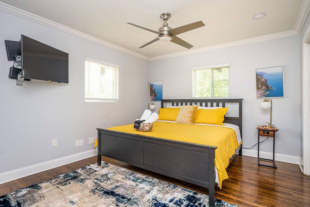Photo of Bedroom in Candler-McAfee