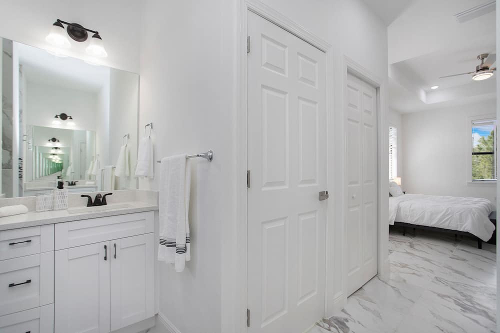 Photo of Bathroom in Sunshine
