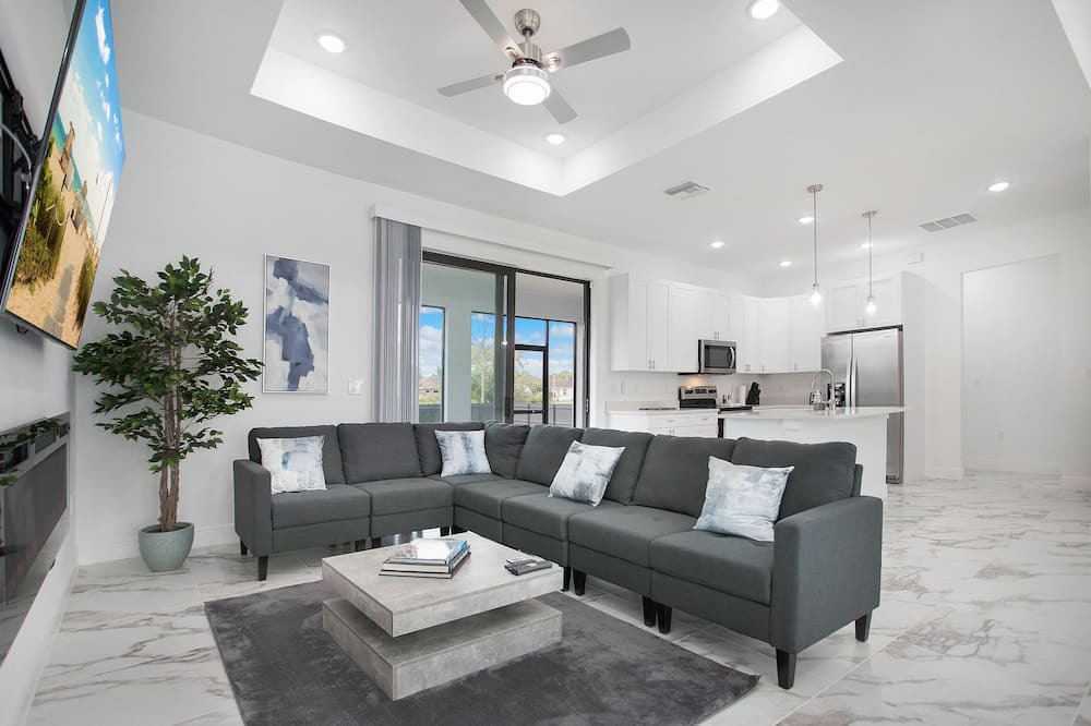Photo of Livingroom in Sunshine