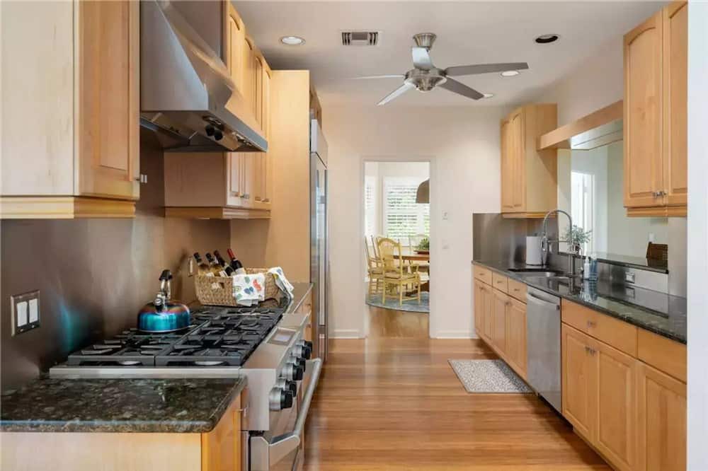 Photo of Kitchen in Roseland