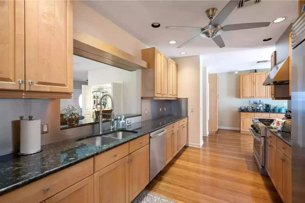 Photo of Kitchen in Roseland
