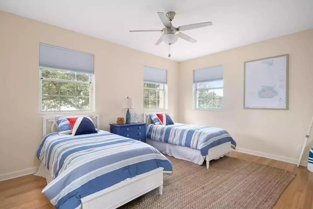 Photo of Bedroom in Roseland