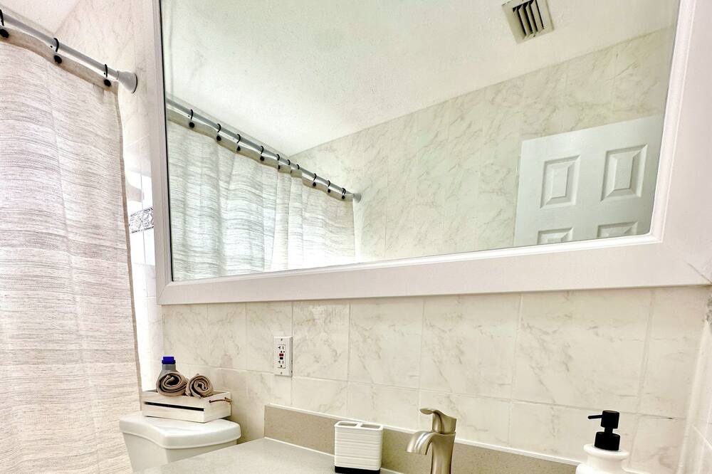 Photo of Bathroom in Sunset