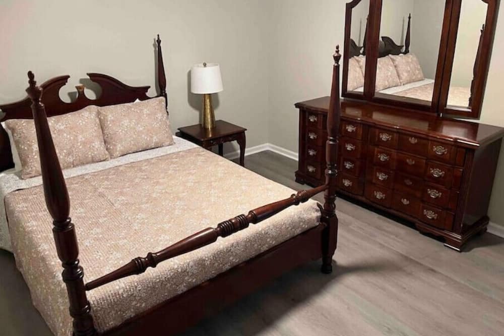 Photo of Bedroom in Tuscaloosa