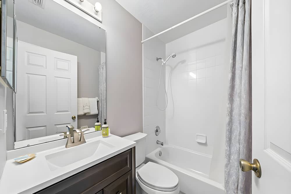 Photo of Bathroom in Bridgewater Crossing