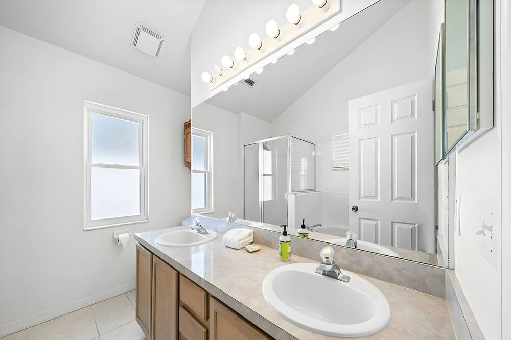 Photo of Bathroom in Bridgewater Crossing