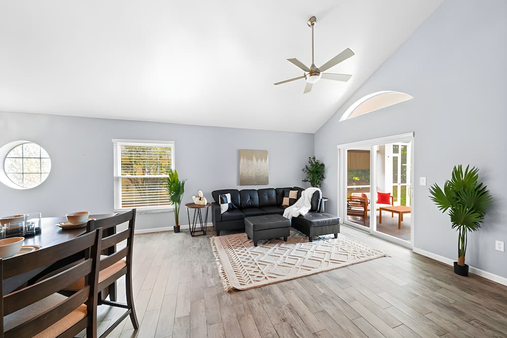 Photo of Livingroom in Bridgewater Crossing