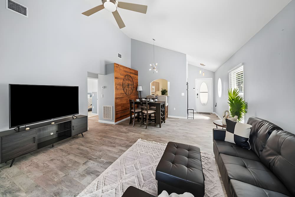 Photo of Livingroom in Bridgewater Crossing